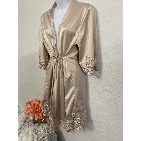 LE ROSE STORIES WOMENS BLUSH PINK BRIDAL ROBE SIZE SMALL/MEDIUM BRIDESMAID BRIDE - Picture 1 of 12